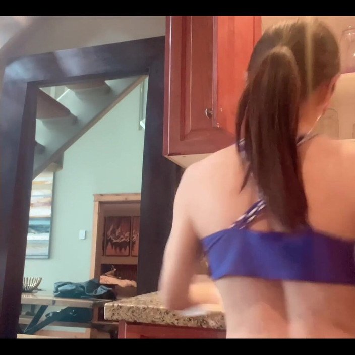 sweethanajapanese: Sexy trong nhà bếp