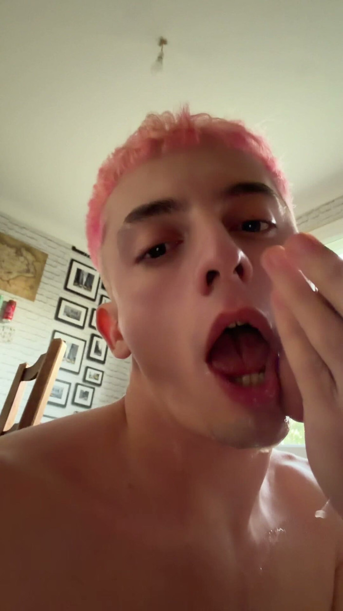 XsTwinkk: Twink Sucks His Xxl Dildo and Moans