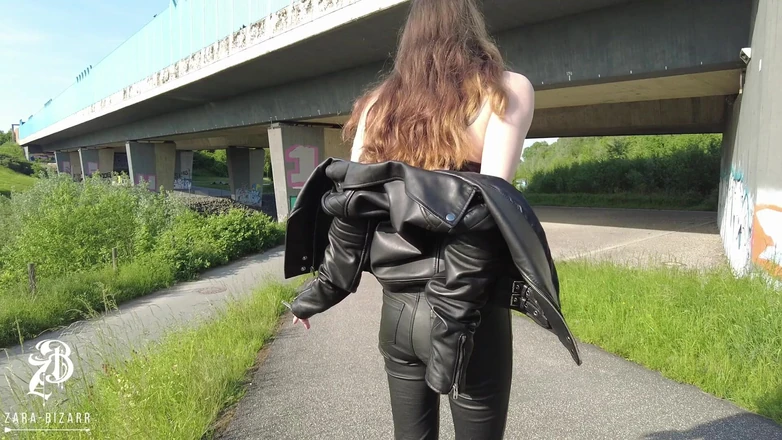 Zara Bizarr: Do You Like to See Me Smoking?