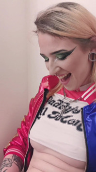 Harley Quinn Cosplay Solo Play