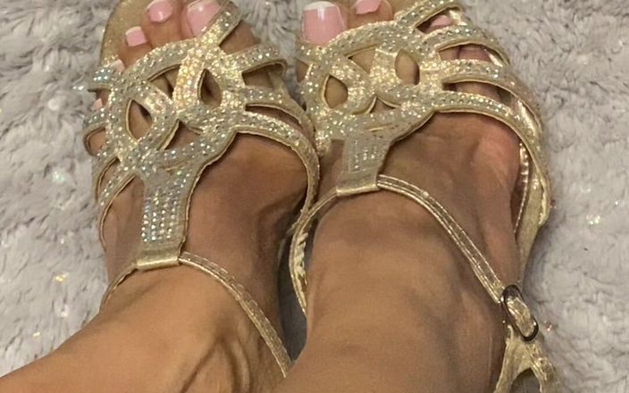 Naelor: Kaki jenjang cewek seksi dengan kaki jenjang ini dientot habis-habisan...