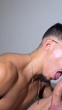 Geoliede kont spierbubbel geneukt zonder condoom sexy zwaargeschapen grote lul latino's