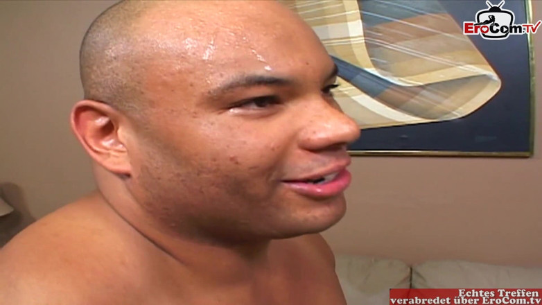 EroCom: Une rousse mince aux seins naturels se fait draguer dans...