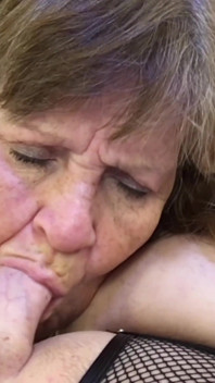Creampie Tahun Baru Nenek Amerika