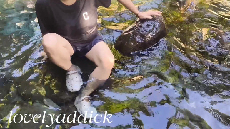 Lovelyaddik: Купавшись в холодной воде реки
