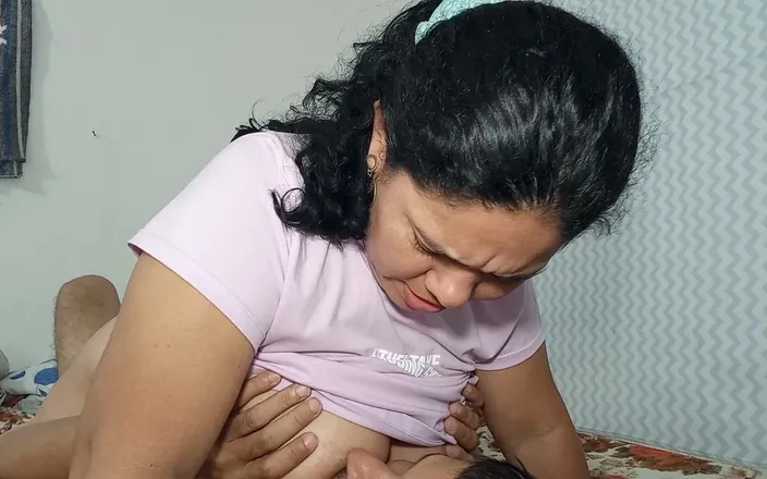 Valkyrieandluigy: Beautiful Breastfeeding Blouse