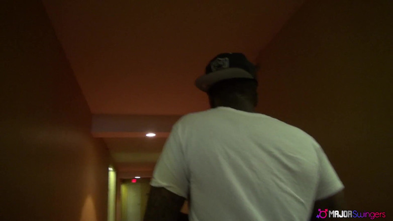 Major Swingers: Dior berair dikongkek pepek basahnya oleh Rom Major &amp; Gutta