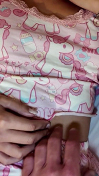 バージンティーン、継父と二人きり!無垢な継娘のパンティがタブーに