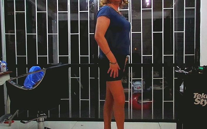 HectorChile1969: Crossdresser Fernanda Gomez v kadeřnictví