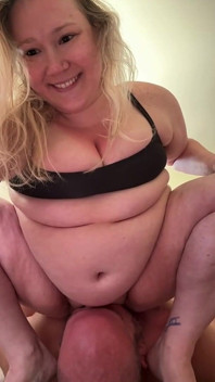 Piggy Rose Rides Big Bear's Face on Livestream