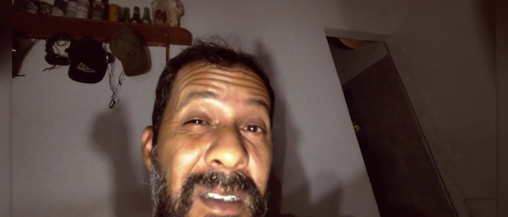 Stink HairyMale: Hút thuốc và để lộ đôi chân của tôi