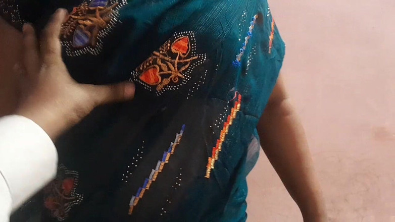 nagmanaeem: Video viral tante seksi navratri lagi belanja di depan navratri
