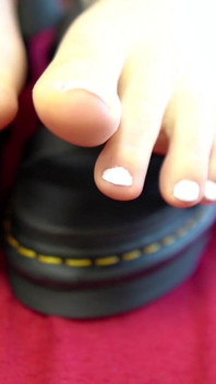 Who's a Fan of Oiled up Toes?