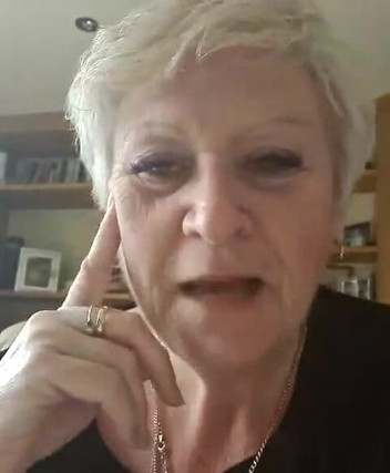 Uk Joolz: Buenos dias chicos, es hora del hotel! ¿Me registro como su...