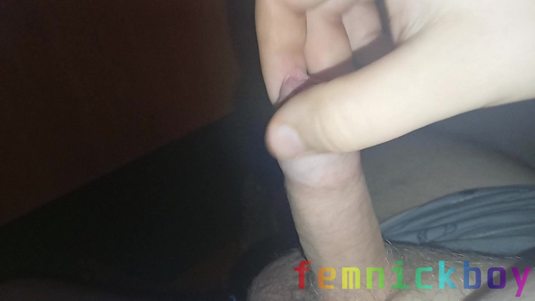 femnickboy: Gordo cara masturba seu pau venoso e goza