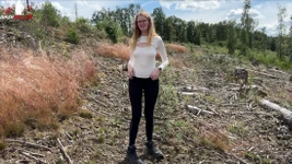 素晴らしい景色を眺めながらハイキング中の屋外放尿!