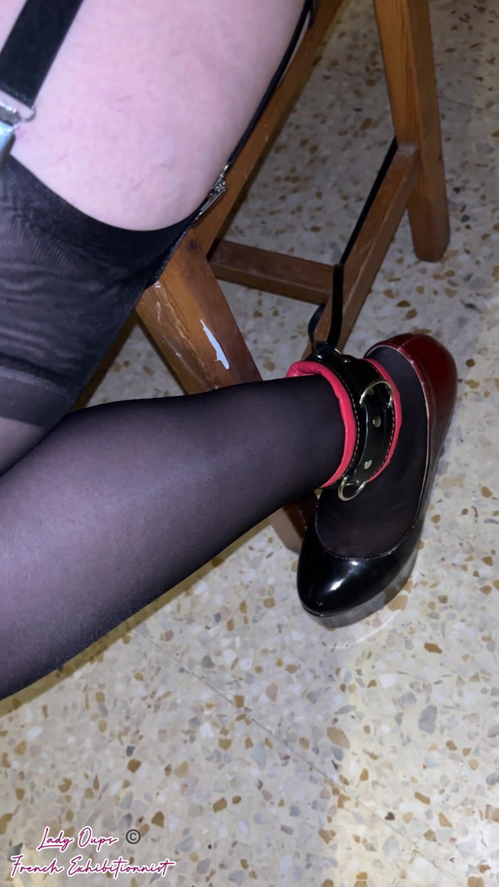 Lady Oups: Lateks Elbise Ve Balaklava, Ballgag Ve Vibratörlü