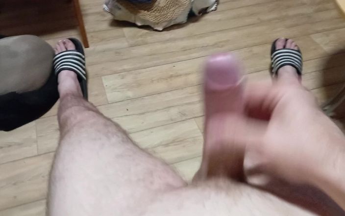 Dikk Richards: Masturbuje v mém obývacím pokoji a ložnici
