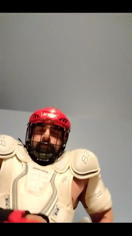Bruiser Bearwood: Hockey-Gear