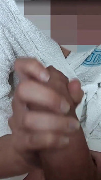 185 dick flash - der schüler zieht schwanz vor seinem lehrer in der sauna heraus und Sie hilft beim abspritzen