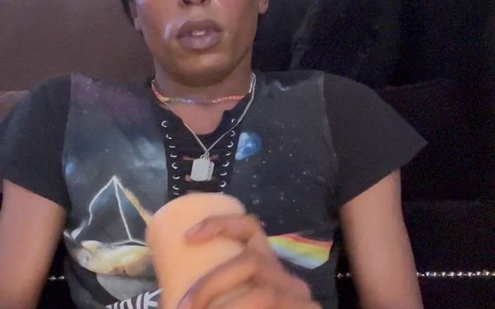 Yummie encounters: Темношкірий транс транс, соло jackoff, великий чорний член мастурбує
