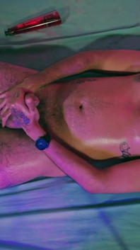 Camilo Brown 50 minut masturbace, lemování, dvakrát stříkání, hra po mrdce a stříkání