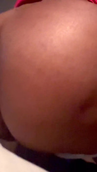Dirty Diana Tries to Put on Her Pink Booty Shorts but It Doesn’t Fit