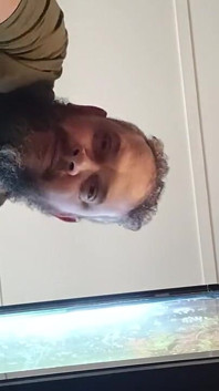 Masturbando na minha meia-irmã enquanto ela fode seu vibrador