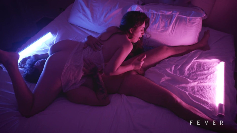 Fever Films: Sugar-daddy dà un regalo alla sua ragazza