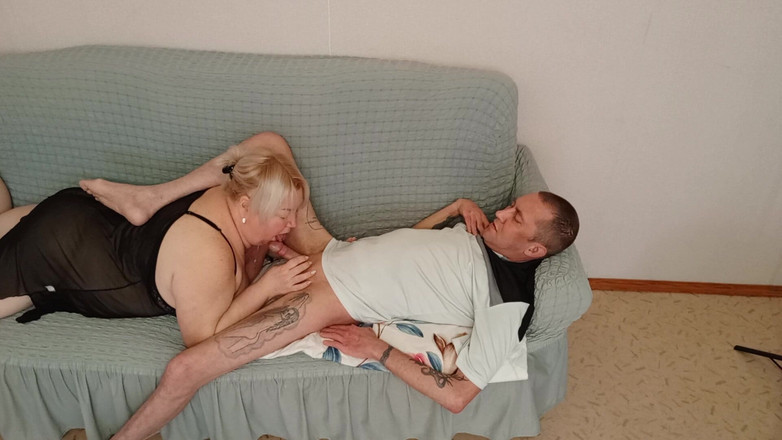 Zona901: Vecina își frământă gâtul cu o muie adâncă și înghite spermă