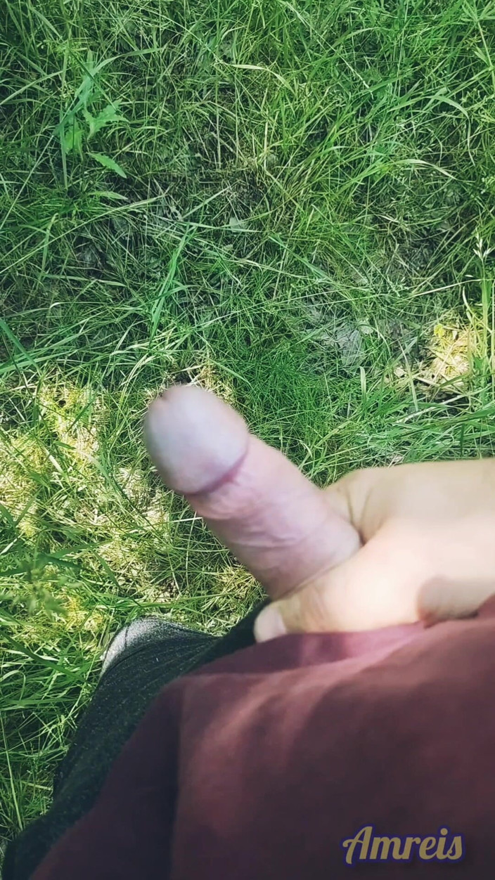 Amreis: Heißes sperma im freien im alten stadtpark. Fast erwischt.