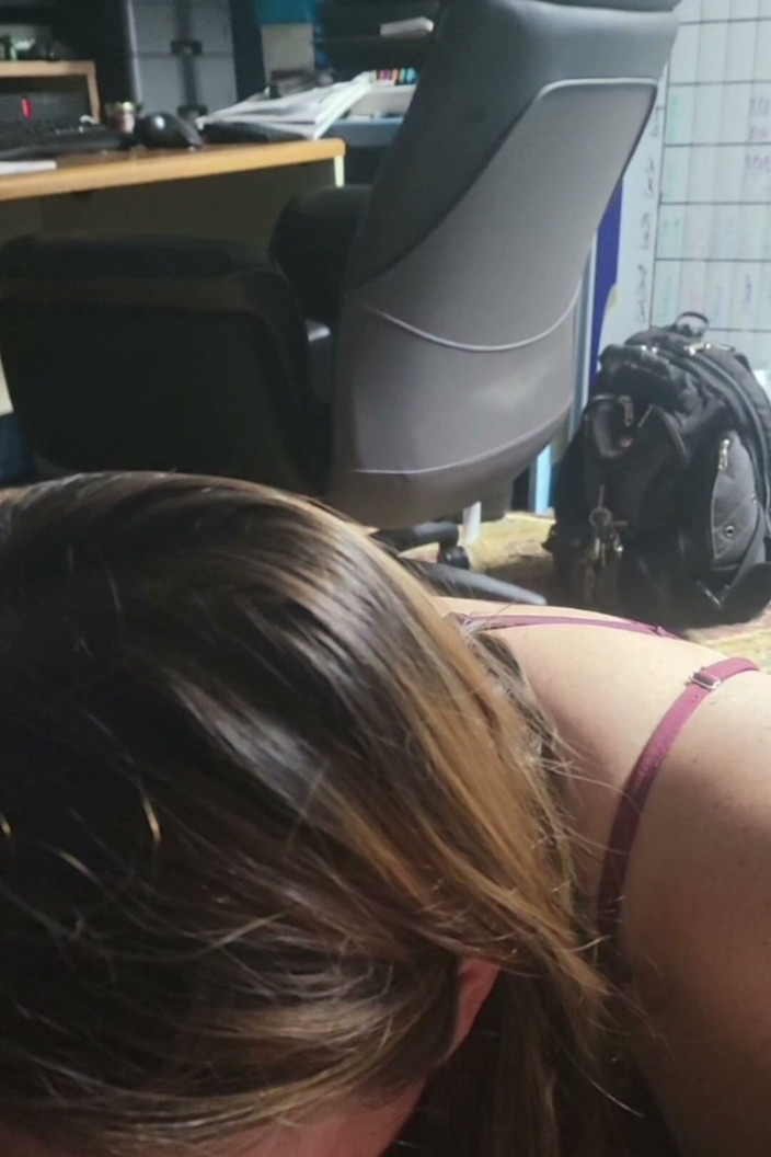 Biglefty10: Süper seksi yarak emiyor kraliçe tanrıça götünü parmaklıyor yarağına biniyor...