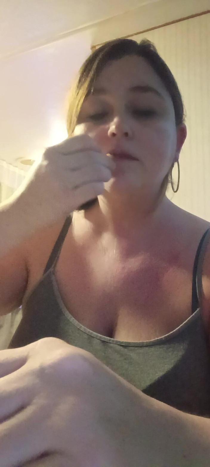 GoddessKristy00: Богиня поедает пиццу