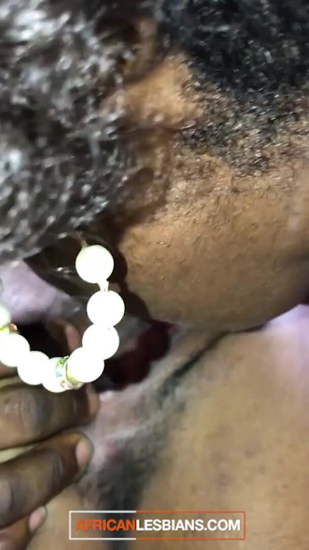 African Lesbians: Pearl和rukky的性爱录像带