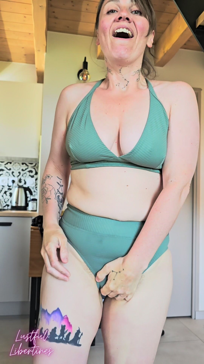 Lustful Libertines: Bagna Il Bikini