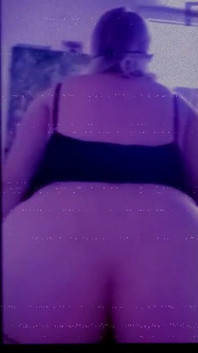 金发熟女会见她的阿拉伯客户