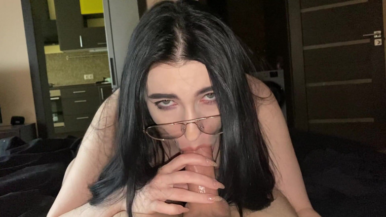 SadAndWet: Nedbalé kouření od 18leté holky