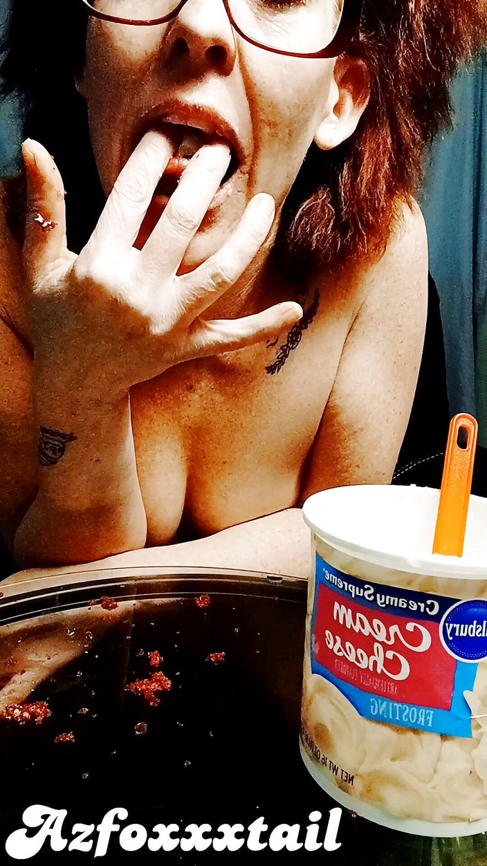 AzFoxxxTailPhelicia: Foodplay-cupcake