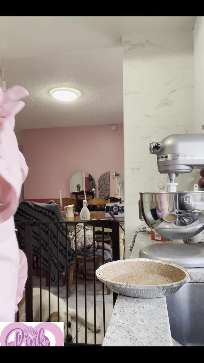 Miss Pink Plush: 부엌에서 비