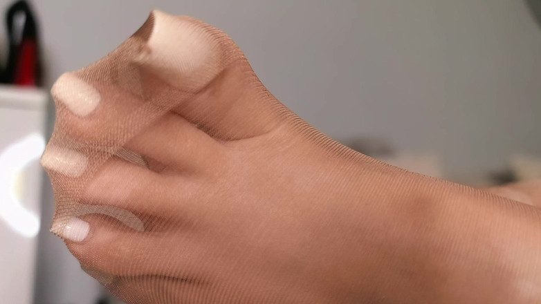 Goddess Lena: Колготки, туфли на каблуках и мои идеальные ноги