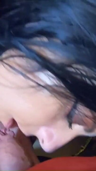 내 소방관 마누라 얼굴을 따먹어. 그녀는 남편을 속이는 걸 좋아해