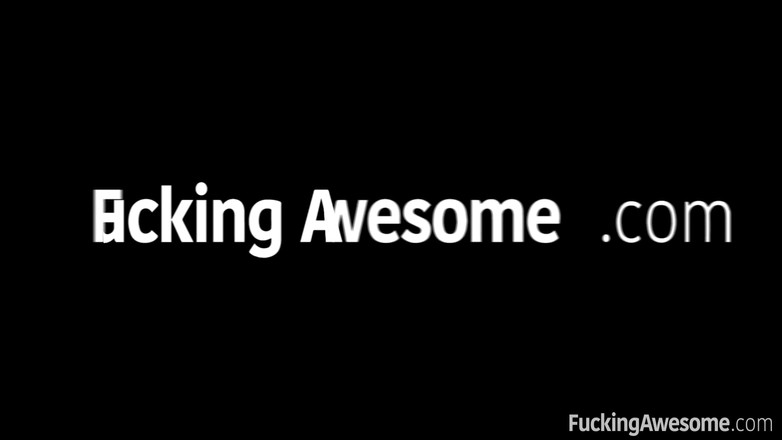 Fucking Awesome: Charlotte Stokely rucha swoją dziewczynę