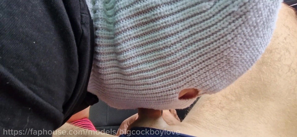 AlexGay: Tengo una puta twink en la pista, ¡me vuelve loca y...