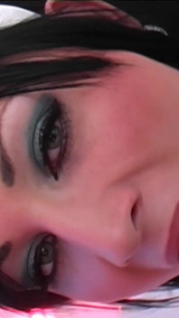 La MILF Bridie James est une infirmière accro au sexe se fait baiser et traire les bites de ses patients