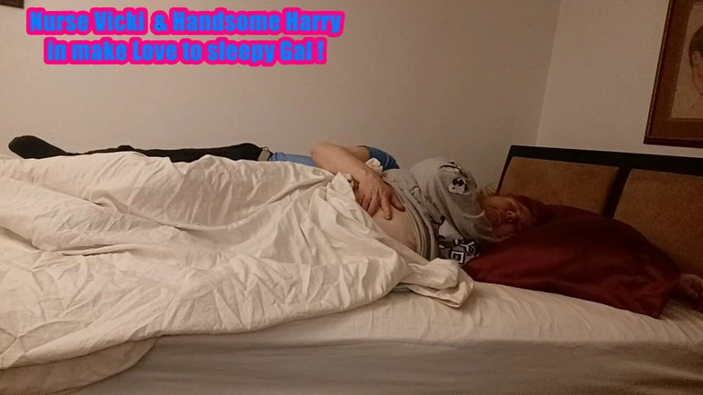 BBW nurse Vicki adventures with friends: Hemşire Vicki Ve Yakışıklı Harry Uykulu Kızla Sevişiliyor