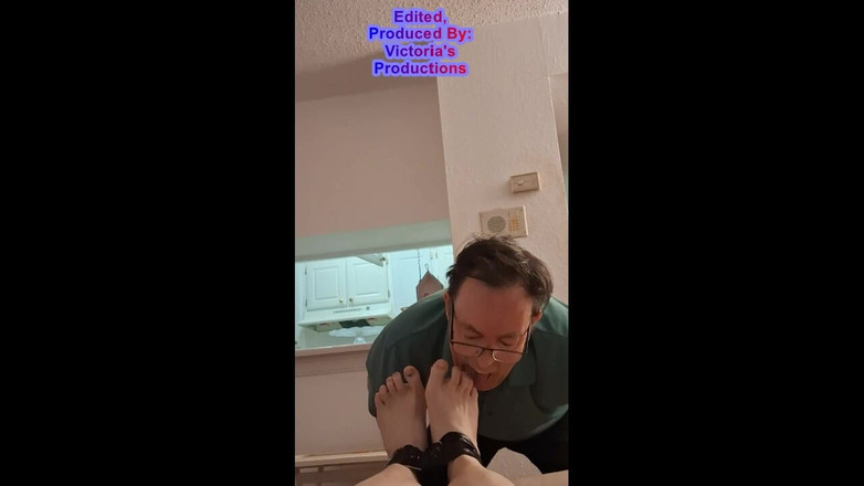 BBW nurse Vicki adventures with friends: Gordinha enfermeira Vicki Is Bond e tem cócegas no pé...