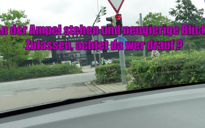 Loreley add: Stříkám na své nylonové punčochy na přeplněné parkovišti a třem...