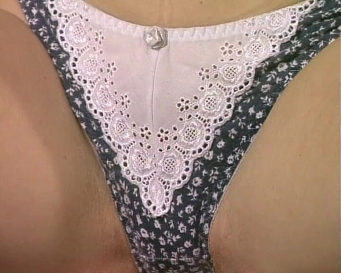 YOUR FIRST PORN: Дуже сором'язливий, але з великими цицьками