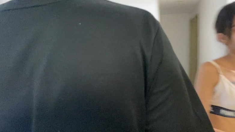 SaritaHott: Mi hermanastra me confiesa que siente y si puedola mientras...