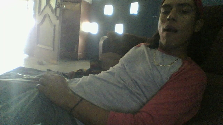 AlexAlejandro13: Me Quede Solo Por La Mañana
